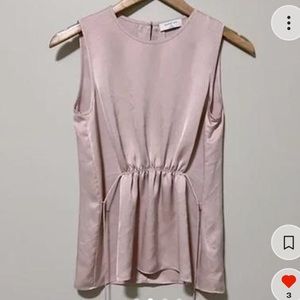 Aritzia babaton blouse in dusty pink 

Size small